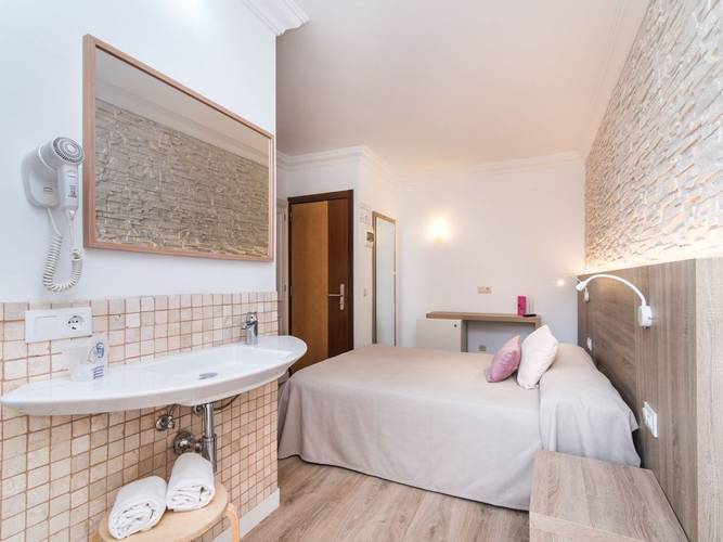 Individual room hotel na taconera font de sa cala, mallorca Individual room hotel na taconera font de sa cala, mallorca