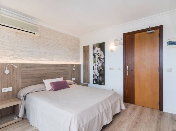 Individual room hotel na taconera font de sa cala, mallorca Individual room hotel na taconera font de sa cala, mallorca