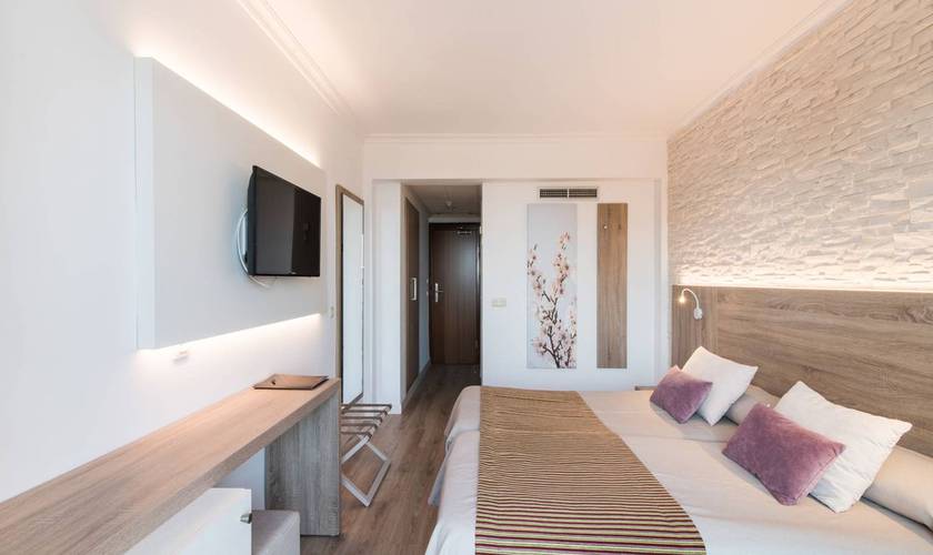 Standard double room Hotel Na Taconera Font de Sa Cala, Mallorca Standard double room Hotel Na Taconera Font de Sa Cala, Mallorca