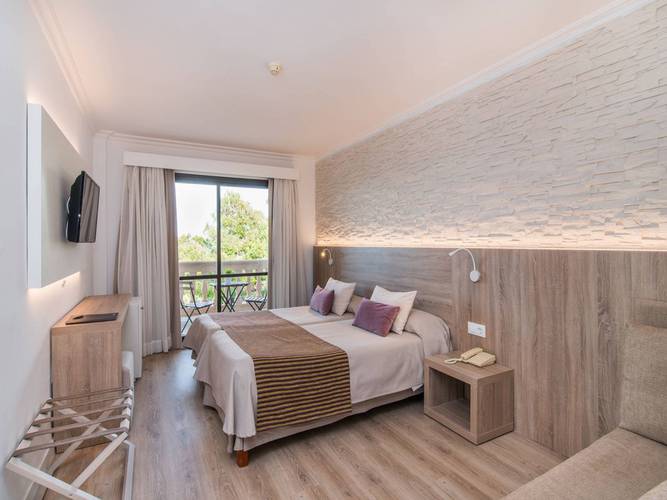 Double economy room Hotel Na Taconera Font de Sa Cala, Mallorca Double economy room Hotel Na Taconera Font de Sa Cala, Mallorca
