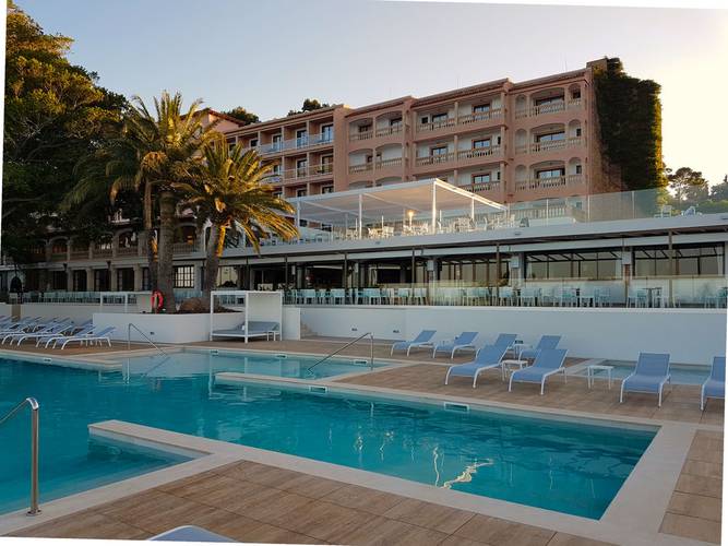 Outdoor swimming pool Hotel Na Taconera Font de Sa Cala, Mallorca