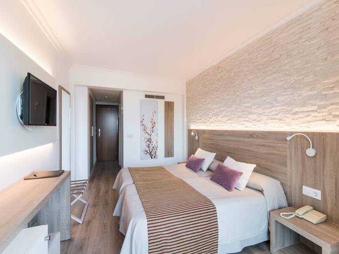 Double terrace room Hotel Na Taconera Font de Sa Cala, Mallorca Double terrace room Hotel Na Taconera Font de Sa Cala, Mallorca