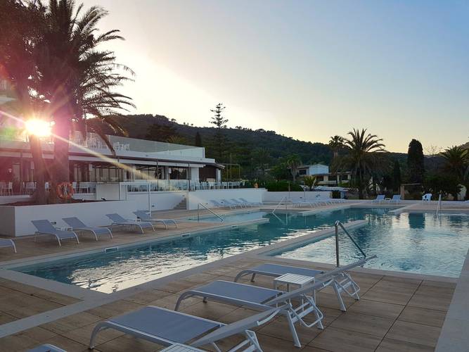 Outdoor swimming pool Hotel Na Taconera Font de Sa Cala, Mallorca