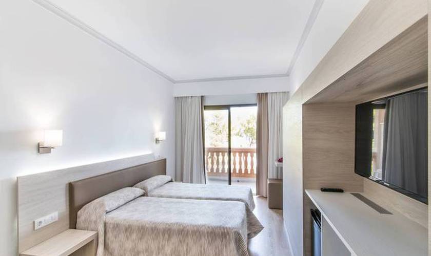 Double chill out Hotel Na Taconera Font de Sa Cala, Mallorca Double chill out Hotel Na Taconera Font de Sa Cala, Mallorca