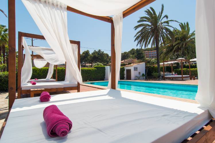 Outdoor swimming pool Hotel Na Taconera Font de Sa Cala, Mallorca