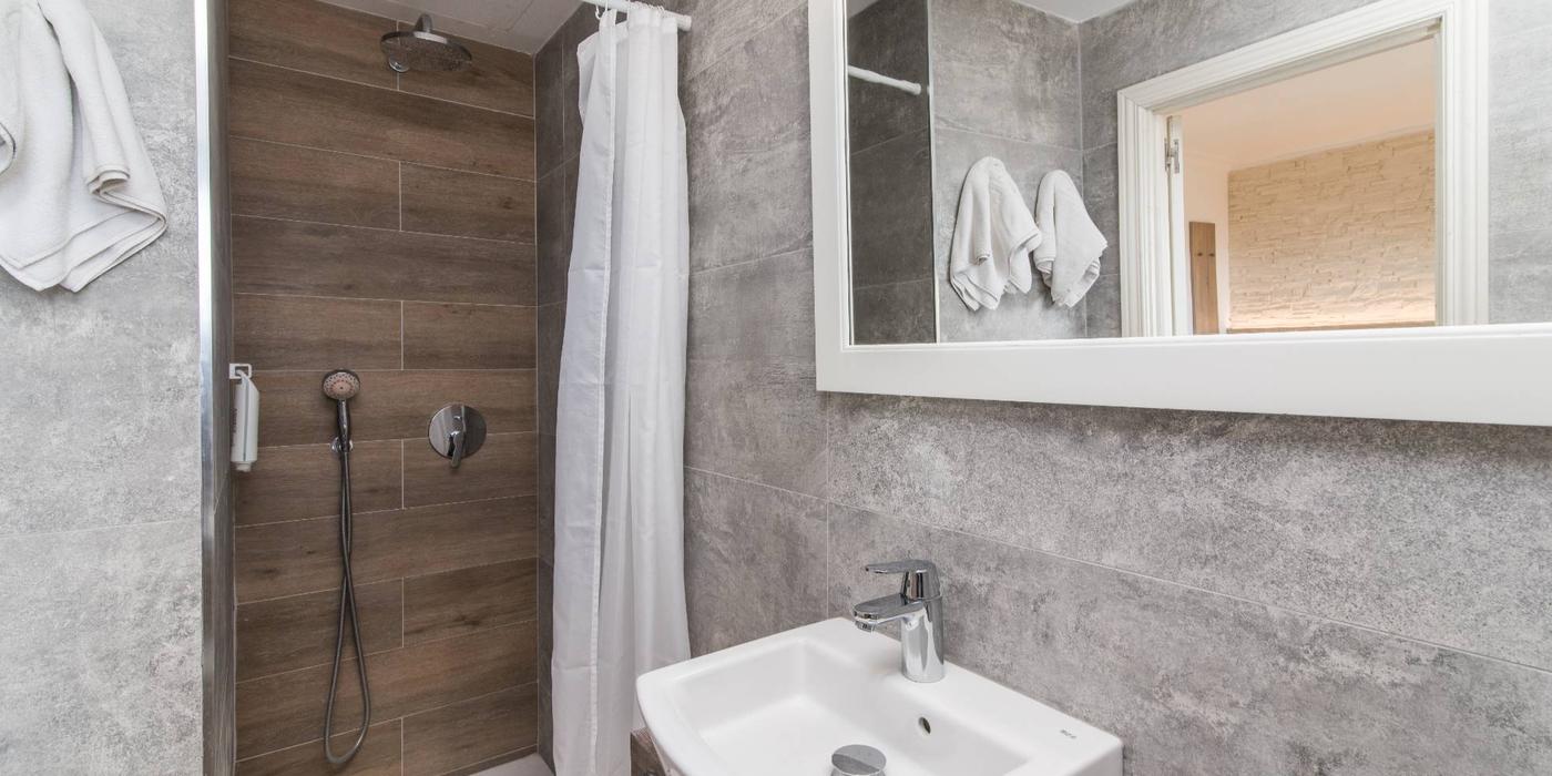 Baño Habitación Individual Baño Habitación Individual 4 Na Taconera Hotel